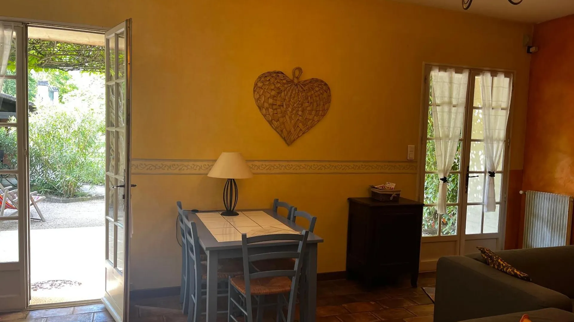 Le Mas de Trévouse Saint-Saturnin-lès-Avignon Hébergement de vacances